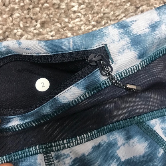 LULULEMON Leggings with see through detail | 2 - Picture 3 of 8